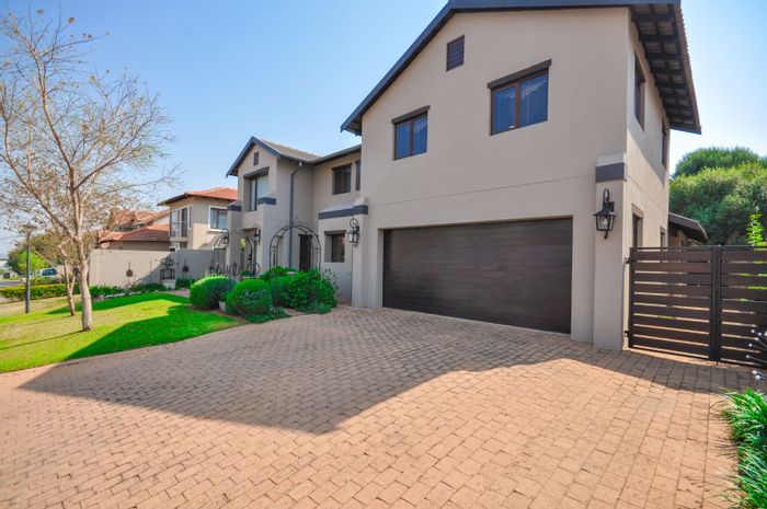 For Sale: Bronberg House with 4 bedrooms, pool, security, and staff accommodation.