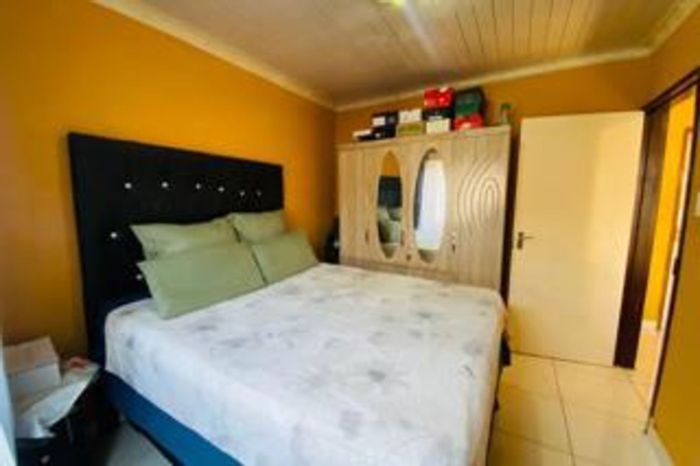Kamagugu Townhouse For Sale: 2 Bedrooms, secure parking, near amenities and schools.