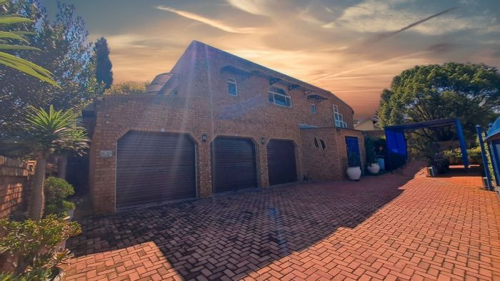 Spacious 5-6 Bedroom House with Flatlets, Garden, and Triple Garage in The Reeds For Sale.