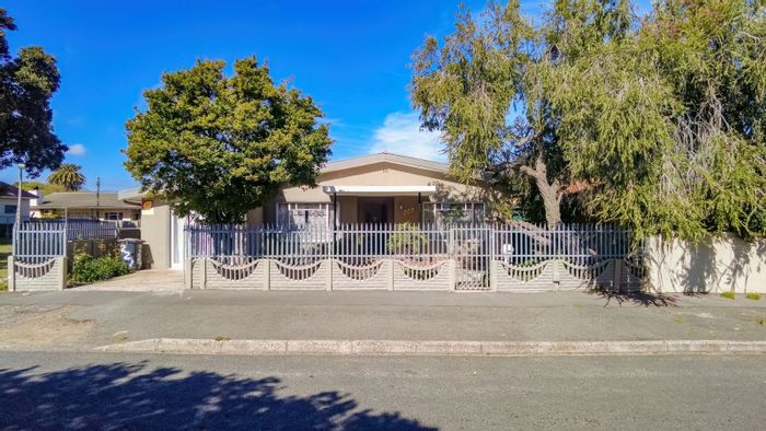 For Sale: House in Van Der Stel with 4 bedrooms, spacious yard, and parking.