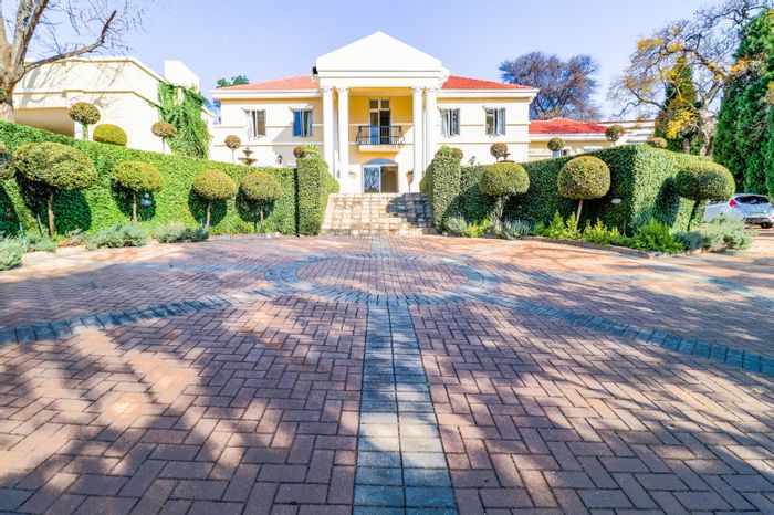For Sale: Spacious 4-Bedroom House in Muckleneuk with expansive gardens and en-suites.
