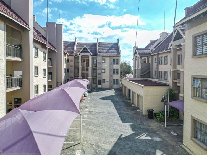 Sundowner Apartment For Sale: 2 beds, pool access, secure estate, convenient location.