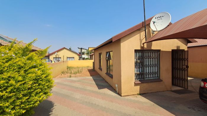 3-Bedroom House For Sale in Soshanguve East, pet-friendly, fibre-ready, close to amenities.
