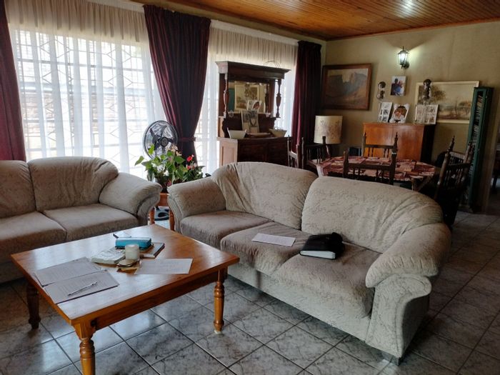 For Sale: 4-Bedroom House in Mondeor with Solar, Flatlet, and Heated Pool.