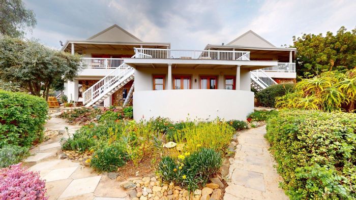 For Sale: House in Calitzdorp Central with guesthouse, pool, and mountain views.