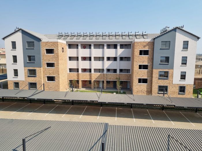 For Sale: Apartment in Riverside View Ext 35 with security, braai area, and kids' play area.