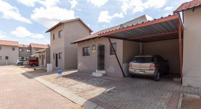 Bendor House For Sale: 2 beds, secure estate, open living, parking available.
