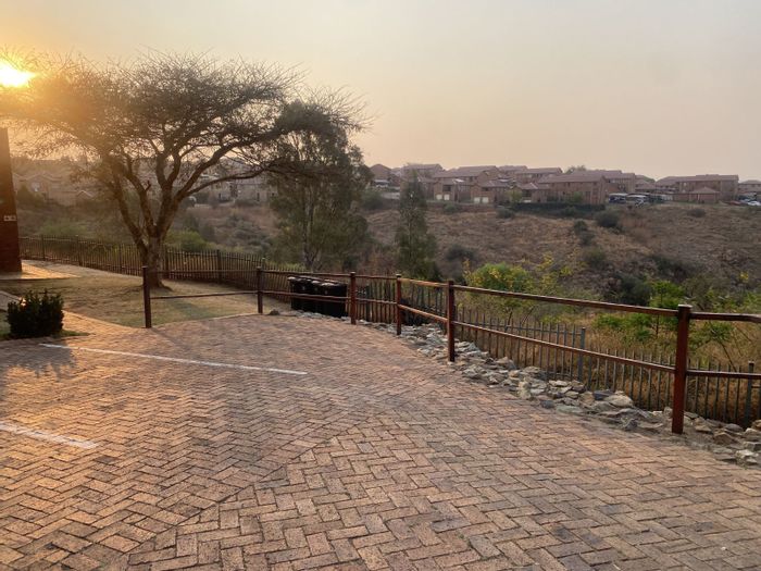 For Sale: 3-Bedroom Apartment in South Crest with Mountain Views and 24/7 Security.