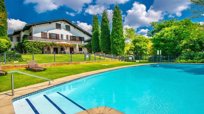 Bryanston Apartment To Rent: 2 Bedrooms, pool, gym, clubhouse, great location.