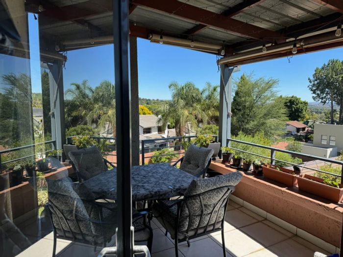 Bryanston Apartment For Sale: 2 beds, pool, gym, clubhouse, great location.