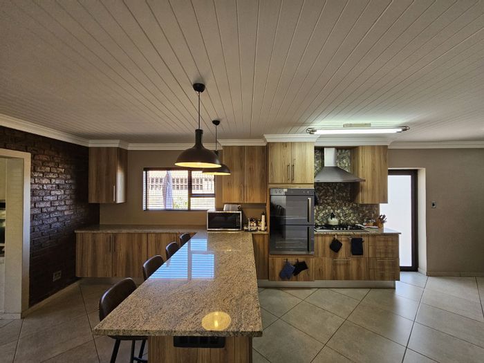 Lydenburg Central House For Sale: 3 bedrooms, braai room, carports, low-maintenance living.