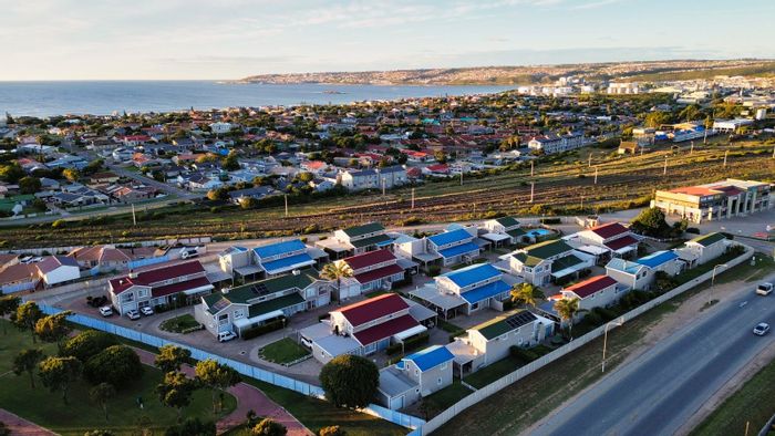 2-Bedroom Townhouse For Sale in Hartenbos Central with pool, parking, and beach access.