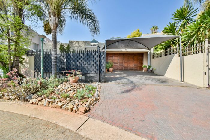 Garsfontein House For Sale: 3 beds, 2 baths, garden, double garage, braai area.