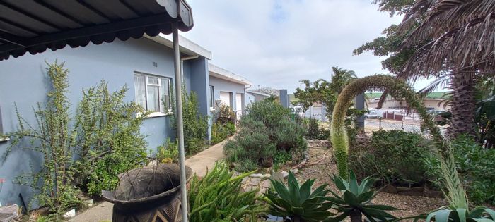 Vredenburg Central House For Sale: 4 Bedrooms, garage, large yard, near amenities.