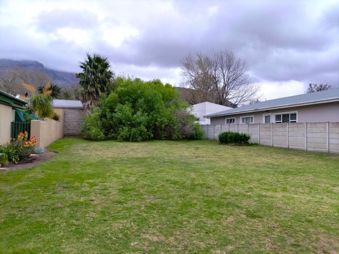 Vacant Land Residential For Sale in Villiersdorp Central - Secure gated development, ready to build.