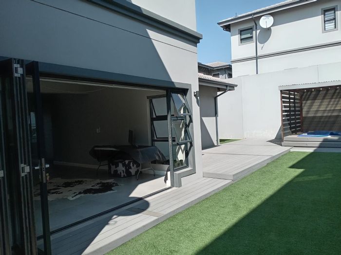 For Sale: 3-Bedroom House in Olivedale with Jacuzzi, Double Garage, and 24/7 Security.