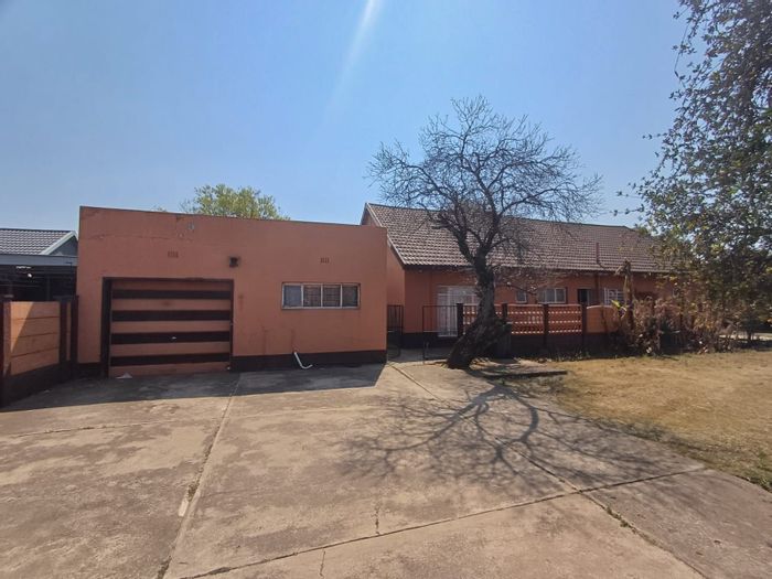 House for sale in Stilfontein Central: 3 bedrooms, garage, outdoor rooms available.