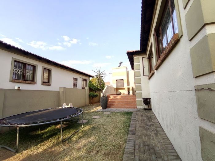 3-Bedroom Townhouse in Arundo Estate For Sale with Garden and Double Garage.