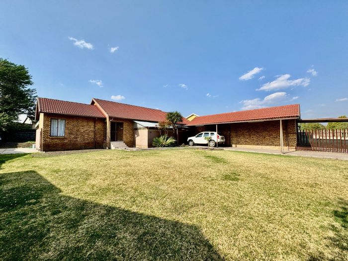 Three-Bedroom House with Flatlet and Garden for Sale in Evander.