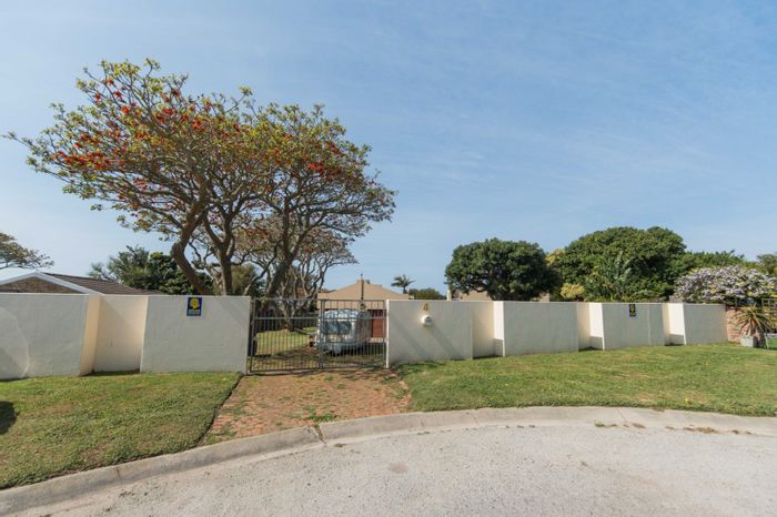 Miramar House For Sale: 2 beds, 2 baths, large garden, double garage.