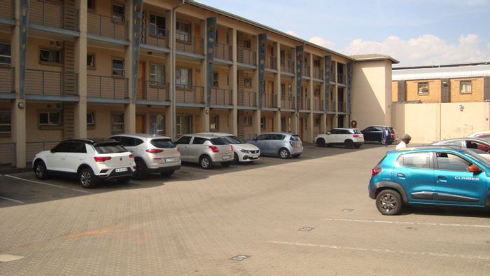 Ferndale Apartment For Sale: 1 Bed, 1 Bath, Private Balcony, Close to Shopping.