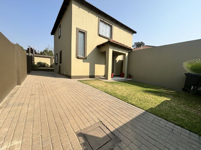 For Sale: Spacious 3-Bedroom House in North Riding with Open-Plan Living and Garden.