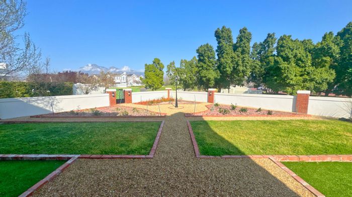 For Sale: House in Val De Vie Estate with pool, braai room, and garden.