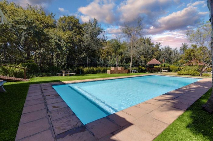 For Sale: Fourways Townhouse, 2 Beds, Pool, Clubhouse, No Transfer Duty.
