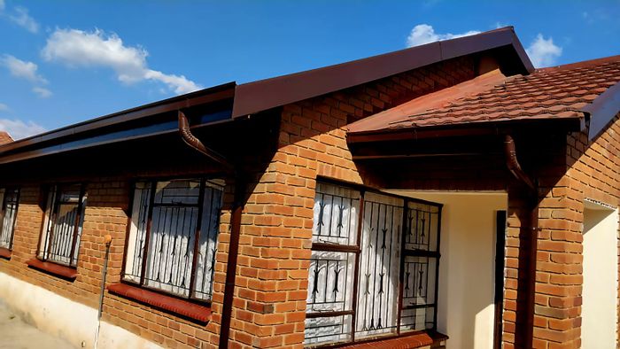 For Sale: Spacious 5-bedroom house in Mamelodi West with rental potential.