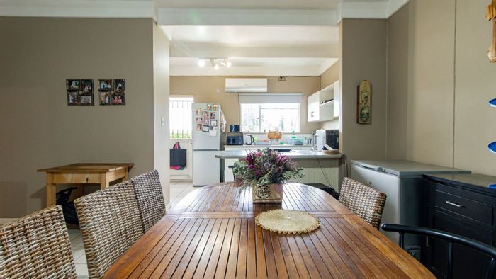 Bergzicht House For Sale: Dual-unit income potential, garage, garden, and fiber internet.