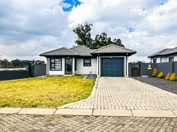 House for Sale in Klerksoord: 3 Bedrooms, secure community, close to amenities.