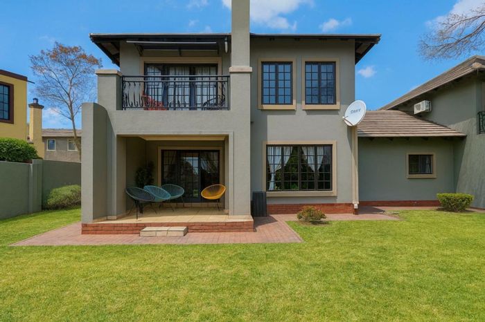 For Sale: Townhouse in Kosmosdal with 3 beds, private garden, and security.