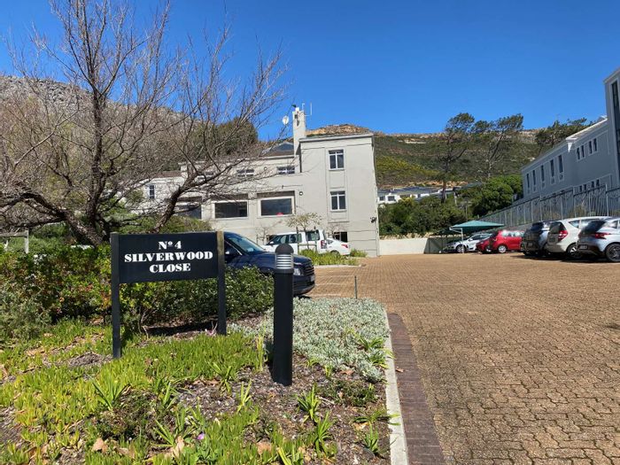 Commercial office space to rent in Silvertree Estate with 24hr security access.