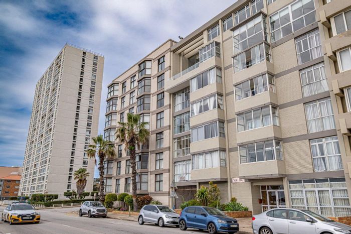 Humewood Apartment For Sale: Beachfront views, spacious layout, private office, secure parking.