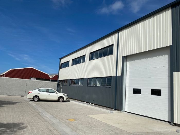 Industrial unit in Retreat to rent: 546m², multiple offices, 24hr security.