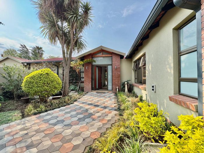 For Sale: Spacious 5-Bedroom House in Secunda Central with Study and Solar Power.