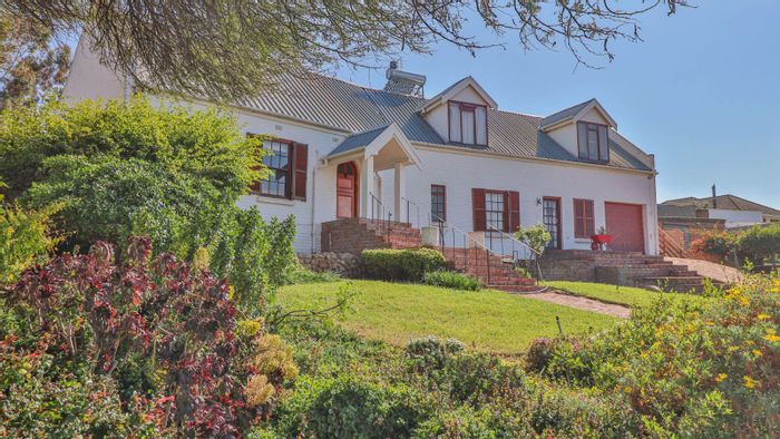 House for Sale in Montagu Central: 4 bedrooms, garden, solar system, dual living potential.