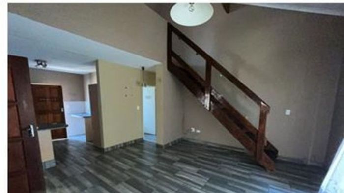 For Sale: Wilgeheuwel Townhouse with 3 Bedrooms, Double Garage, and Garden.