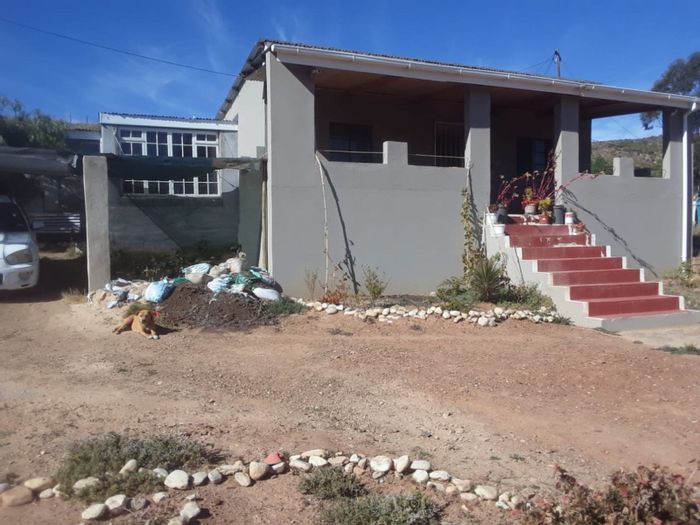 House for Sale in Zoar: Spacious garden, potential for expansion, secure neighborhood.