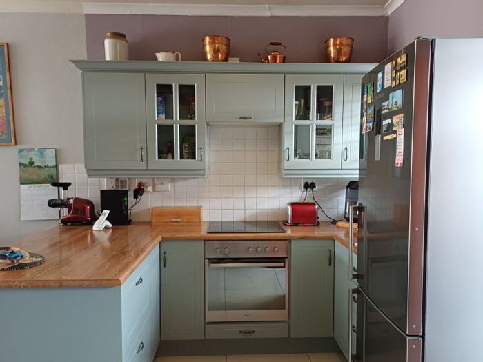 For Sale: 2-Bedroom Townhouse in Willow Park Manor with 24hr security and amenities.