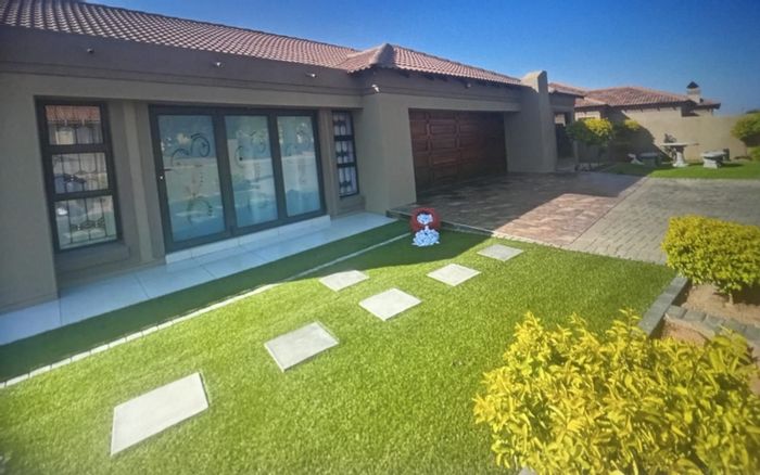 For Sale: Spacious 4-Bedroom House in Bendor with Security, Garages, and Braai Area.