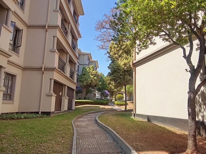 1-Bedroom Apartment in Noordwyk For Sale: Pool, gardens, secure living, great investment.