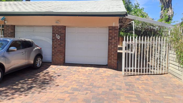 Wilkoppies House For Sale: Main Home with Three Income-Generating Flats.