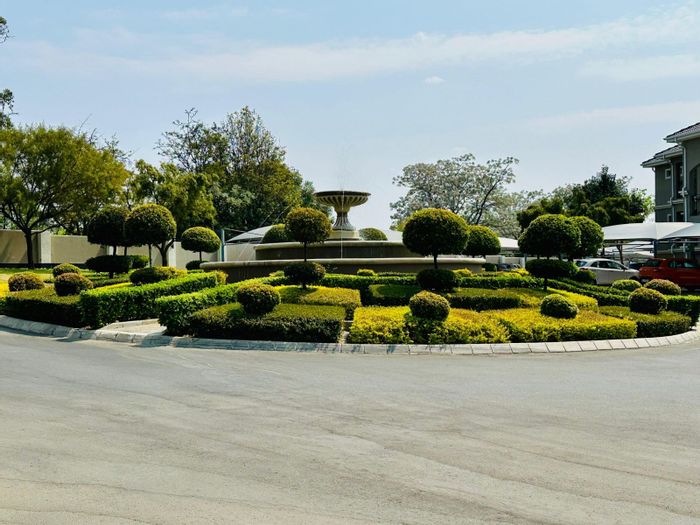 Fourways Apartment To Rent: 1 Bed, Pool, Clubhouse, Secure Estate Living.