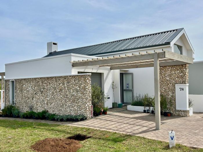For Sale: House in Stilbaai Wes with 2 bedrooms, indoor braai, and garden.