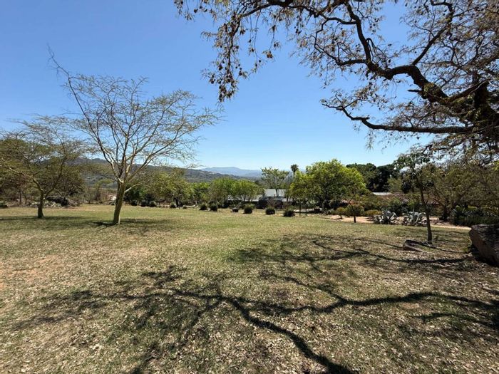 Alkmaar Farm For Sale: Multi-home setup, rental income potential, expansive land.