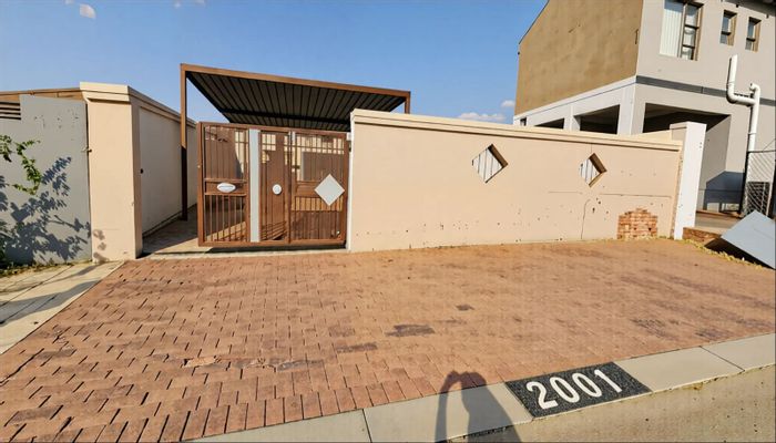 Riverside View House For Sale: 3 bedrooms, carport, near schools and shopping.
