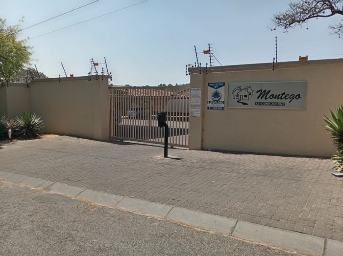 Ferndale Apartment For Sale: 2 Bedrooms, Pool, Balcony, Security, Parking Included.