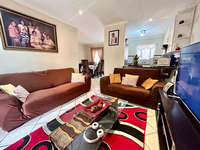 For Sale: Townhouse in Mooikloof Ridge with garden, garage, and estate amenities.