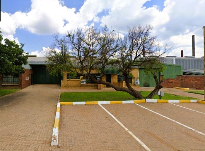 Industrial Property For Sale in Modimolle Central: Drive-through warehouse, offices, secure yard.